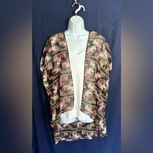 Women’s C’est La Vie Floral Kimono Small